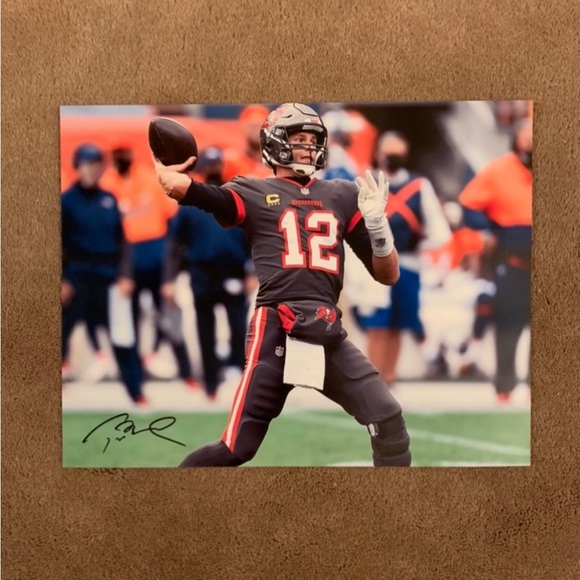 Tom Brady Autographed Photo Tampa Bay Buccaneers 8.5x11 - Picture 1 of 2